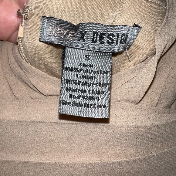 Athen Plunging V-Neck Maxi Dress in Nude Size S - Picture 8 of 9